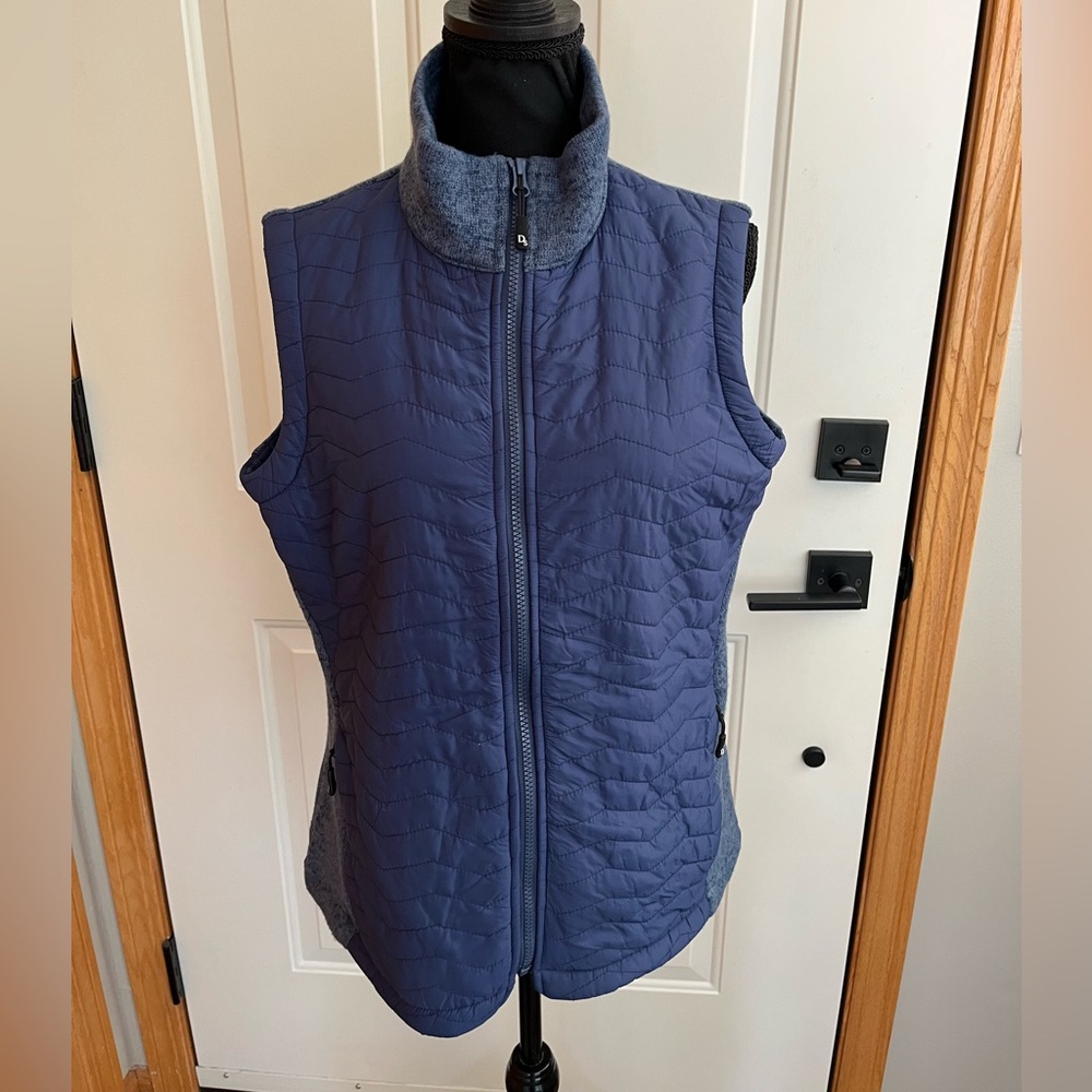 Women’s Dover Saddlery blue  performance equestrian quilted fleece vest. Large